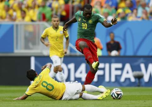 Сборная Бразилии победила камерунцев и сыграет с Чили в 1/8 финала чемпионата мира по футболу