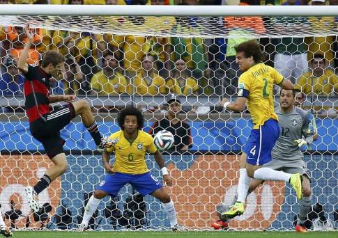 Сборная Германии забила семь мячей бразильцам в полуфинале чемпионата мира по футболу