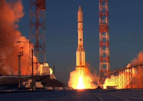 Ракета "Протон-М" со спутником связи "Экспресс-АМУ1" запущена с Байконура