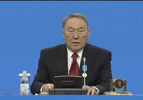 Назарбаев: Лестные слова в моем возрасте не трогают 