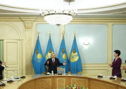 Назарбаев поздравил казахстанских женщин с 8 марта