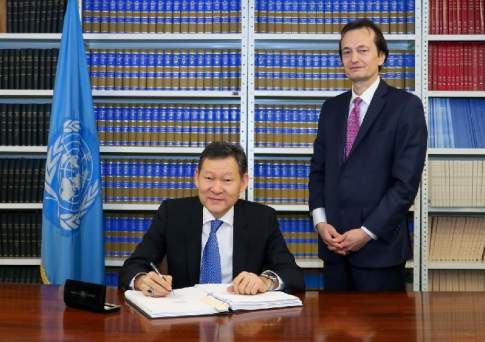 Договор о запрещении ядерного оружия подписал Казахстан