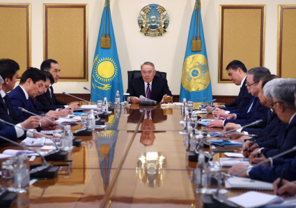 Взять на особый контроль ситуацию с ценами на продукты и лекарства поручил акимам Назарбаев