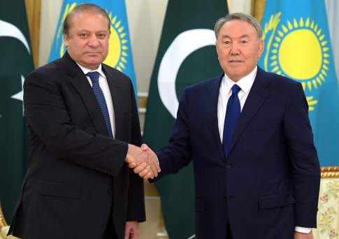 Назарбаев провел встречу с премьер-министром Пакистана
