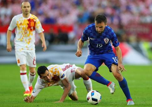 Хорватия одержала волевую победу над Испанией и вышла в плей-офф Евро-2016 с первого места