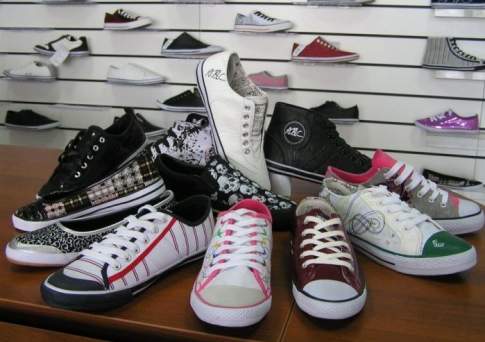 Российские депутаты предлагают запретить в Таможенном союзе кеды, балетки и обувь на высоком каблуке