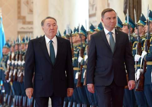 Анджей Дуда рад оживлению политических отношений с Казахстаном