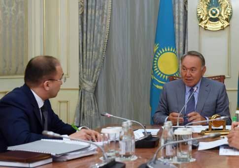 Казахстан не должен отставать от других стран в цифровизации экономики, считает Назарбаев