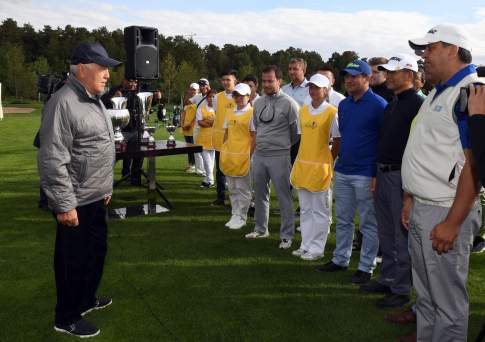 Назарбаев принял участие в открытии гольф-клуба в Щучинске