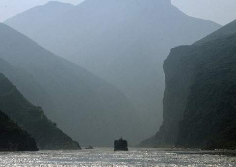 В Китае затонуло судно с 400 пассажирами на борту