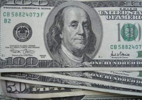 США вводят в обращение новые 100-долларовые банкноты