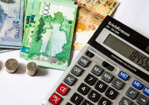 Меньше налогов будут платить с 2019 года в Казахстане зарабатывающие менее 25 МРП