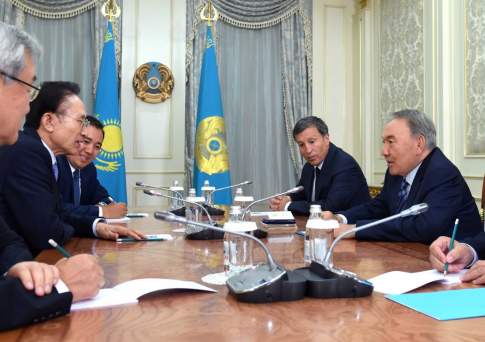 Президент РК отметил роль экс-президента Ли Мен Бака в достижении стратегического партнерства Кореи и Казахстана