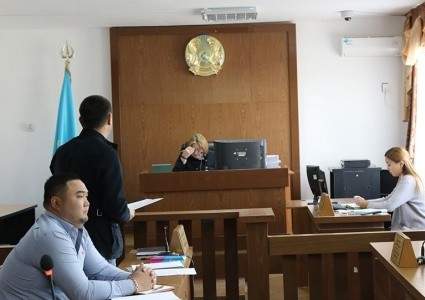 Заочный суд над экс-акимом Бергеем Рыскалиевым, обвиняемым в создании и руководстве ОПГ, начался в Атырау