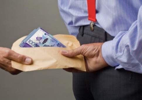 Подозреваемый в организации незаконного казино задержан с поличным при даче взятки в 1 млн тенге в Кызылорде