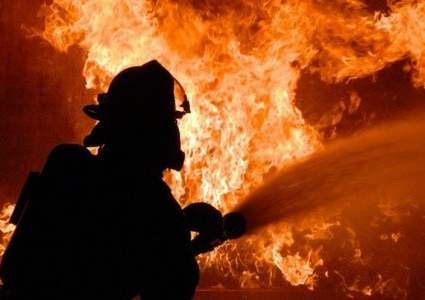 В Алматы горят склады площадью 3 тыс. кв.м