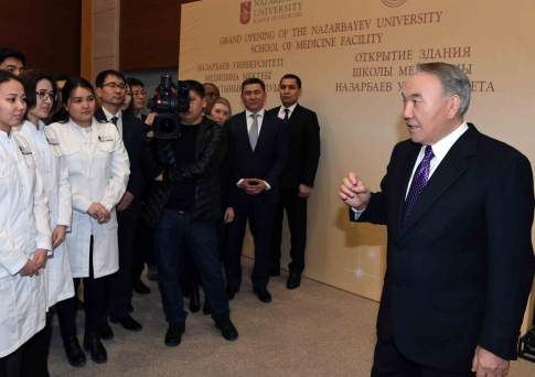 Глава государства встретился со студентами и педагогами Школы Медицины Назарбаев Университета