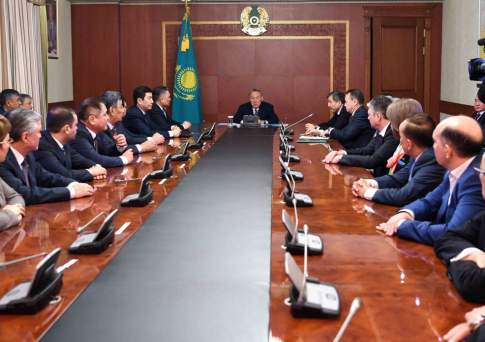 Назарбаев призвал жителей Карагандинской области активно принимать участие в экономической модернизации страны