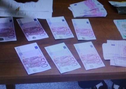 С незадекларированными свыше 28,5 млн тенге задержан гражданин Канады в аэропорту Алматы