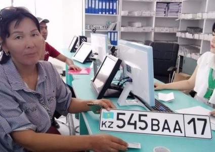 В Шымкенте начали выдавать номерные знаки с 17-м регионом