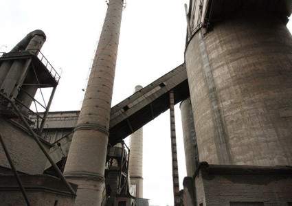 Из-за угрозы падения трубы на бывшем свинцовом заводе в Шымкенте объявили ЧС техногенного характера