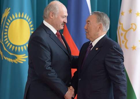 Лукашенко передал Назарбаеву уникальные документы