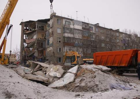 Расследование дела по факту взрыва в жилом доме в Шахане продлено на месяц