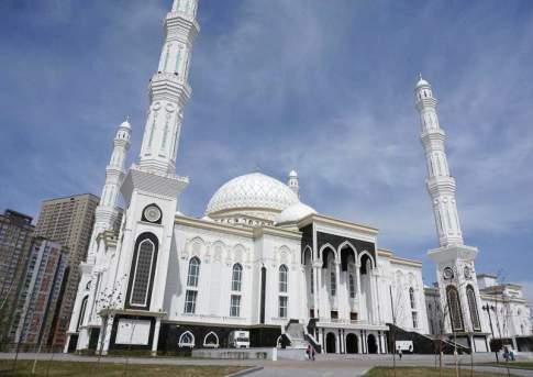  Мусульмане Казахстана посвящают свои пятничные молитвы 52 погибшим в автобусе в Актюбинской области