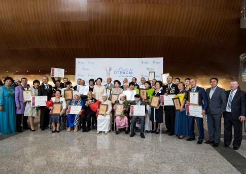 LG Electronics поздравила победителей республиканского конкурса Мерейлi Отбасы и вручила финалистам smart телевизоры