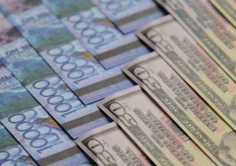 Курс доллара в трехлетнем бюджете на 2019-2021 годы пересмотрен с увеличением до 370 тенге за $1