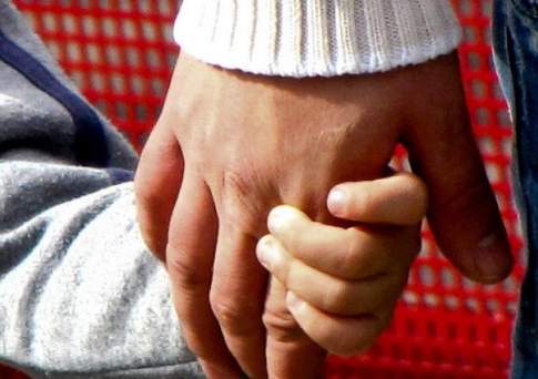 Граждане Казахстана получат первоочередное право на усыновление воспитанников детдомов