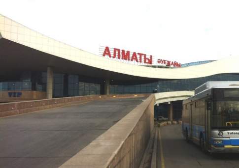 В аэропортах Алматы и Астаны задержаны и отменены несколько рейсов