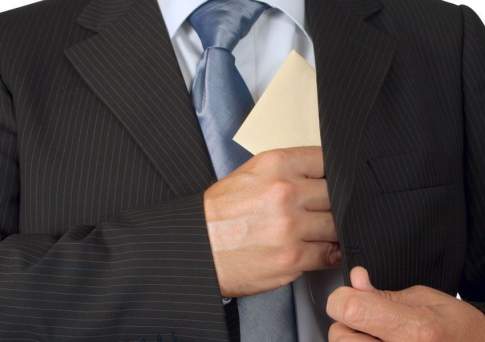 Глава антимонопольного органа по ЗКО задержан за взятку