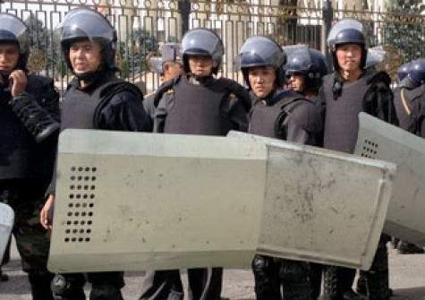 Более ста сторонников оппозиции задержаны на митинге в Бишкеке