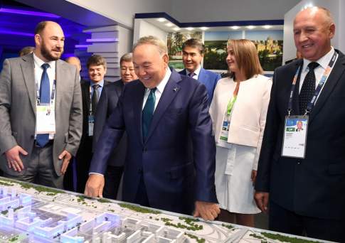 Президент Казахстана побывал на открытии отеля и ознакомился с работой 6 павильонов на EXPO