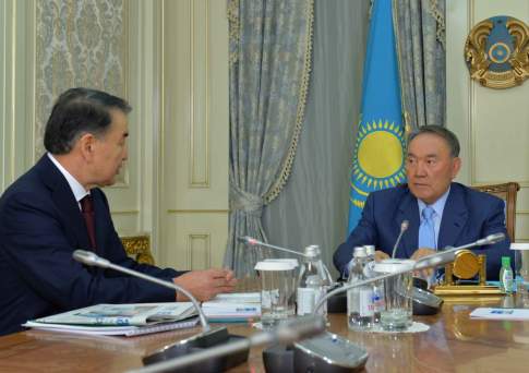 Президент Казахстана провел встречу с председателем Верховного суда