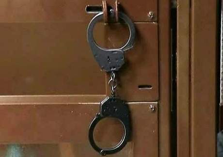  За взятки задержаны двое офицеров транспортной полиции Алматинской области