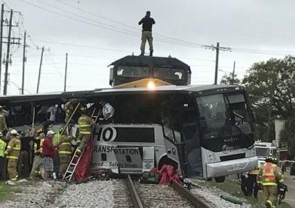 Трое пострадали при столкновении поезда с автобусом на ж/д переезде в Павлодарской области