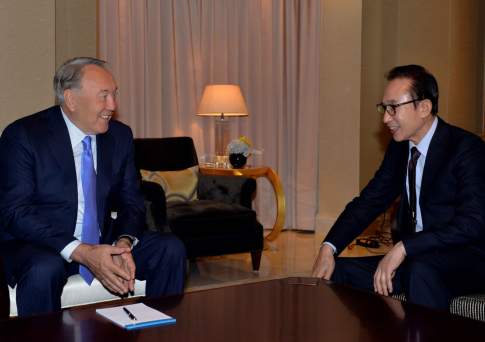 Назарбаев встретился с экс-президентом Республики Корея Ли Мен Баком