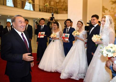 Назарбаев отметил важность укрепления института семьи и воспитания молодого поколения казахстанцев