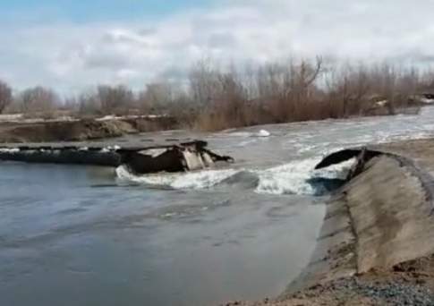В Западно-Казахстанской области прорвало дамбу, ремонт которой был сделан осенью прошлого года за 70 млн тенге