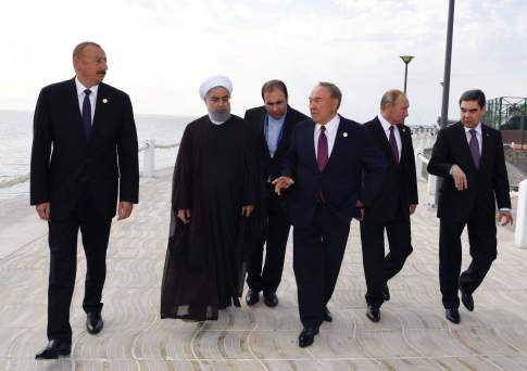 Главы пяти каспийских стран выпустили 500 особей белуги в Каспий