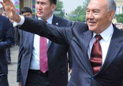 Назарбаев прибыл в Туркменистан для участия в саммите глав государств-учредителей международного фонда спасения Арала