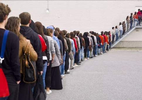 Ликвидировать очереди на бесплатные квартиры поручил Назарбаев, назвав стояние в них бесполезным