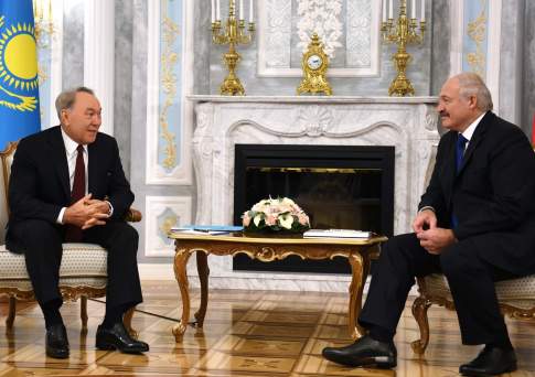 Назарбаев и Лукашенко подписали договор о социально-экономическом сотрудничестве