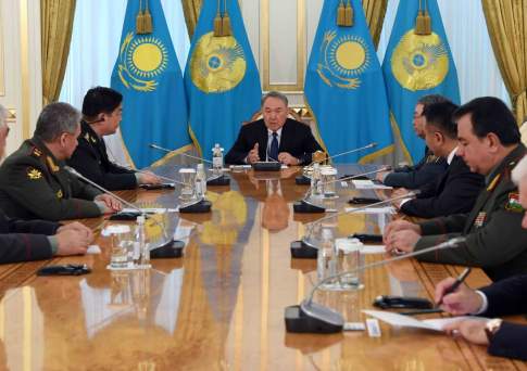 Назарбаев провел встречу с министрами обороны стран ШОС