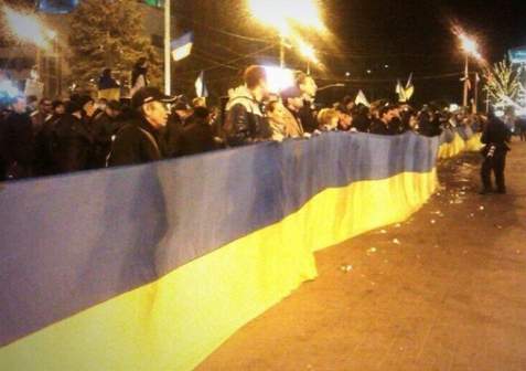  В Донецке митинг перерос в массовую драку. Трое погибших и десятки раненых (ВИДЕО)