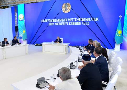 Назарбаев посоветовал атыраусцам создавать альтернативные добывающему сектору проекты