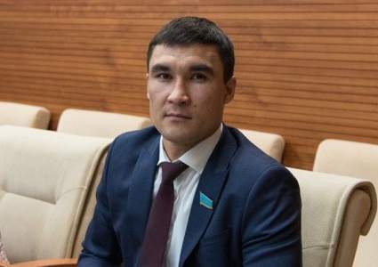 Сапиев досрочно сложил полномочия депутата мажилиса