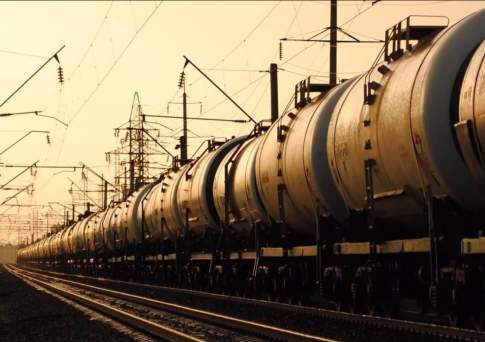 На три месяца планирует запретить минэнерго РК ввоз в Казахстан жд-транспортом бензина из России